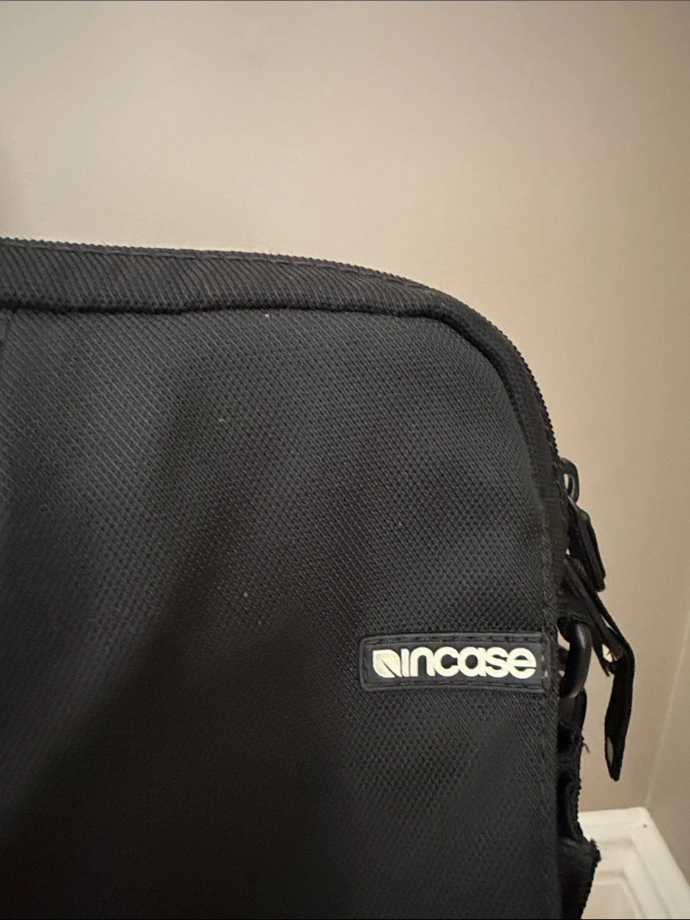 Incase Black Laptop Briefcase with Shoulder Strap